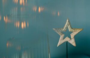 Read more about the article Zwischen Lichterglanz und Leere